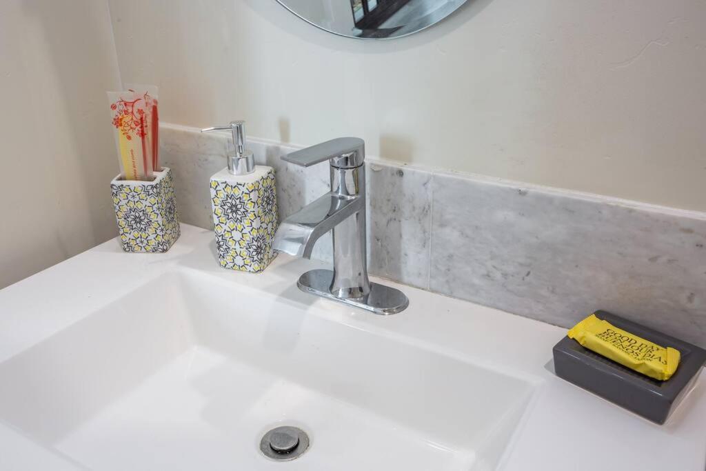 Prime Location - Awesome View -1 Bedroom Apartment San Diego Bagian luar foto
